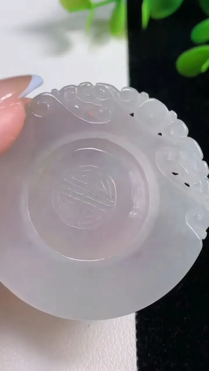 天然A货翡翠白冰仿古无事牌吊坠，尺寸 50-4，重: 25.92g
11月4日