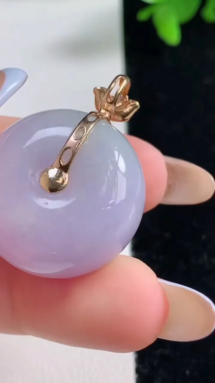 天然A货翡翠18K金紫罗兰路路通吊坠，尺寸24.2-13.8，重量:18.38g
11月4日