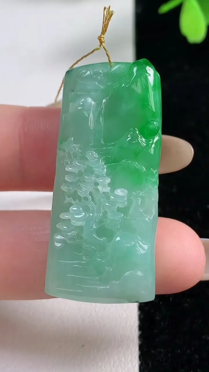 天然A货翡翠山水牌吊坠，尺寸40.5-17.9-7.6，重量:14.07g
11月4日