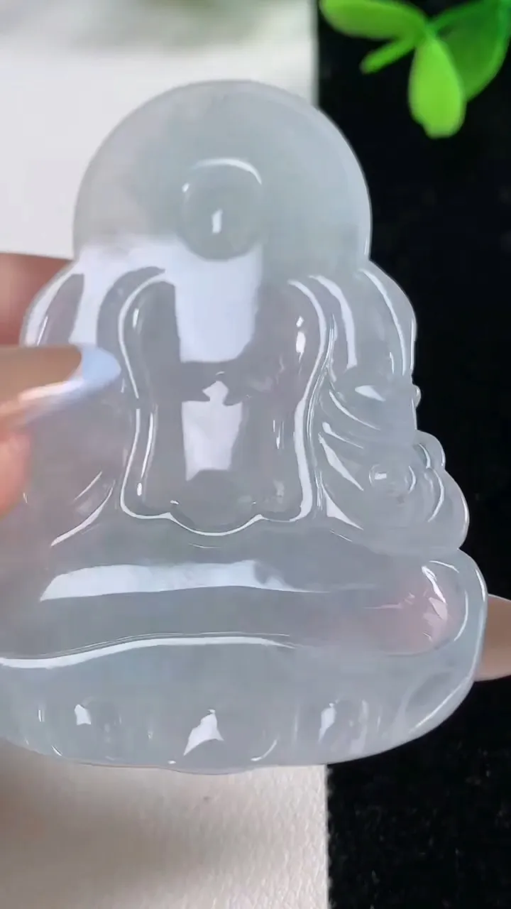 天然A货翡翠度母观音吊坠，尺寸62.2-38.2-6.6，重量:26.79g
11月4日