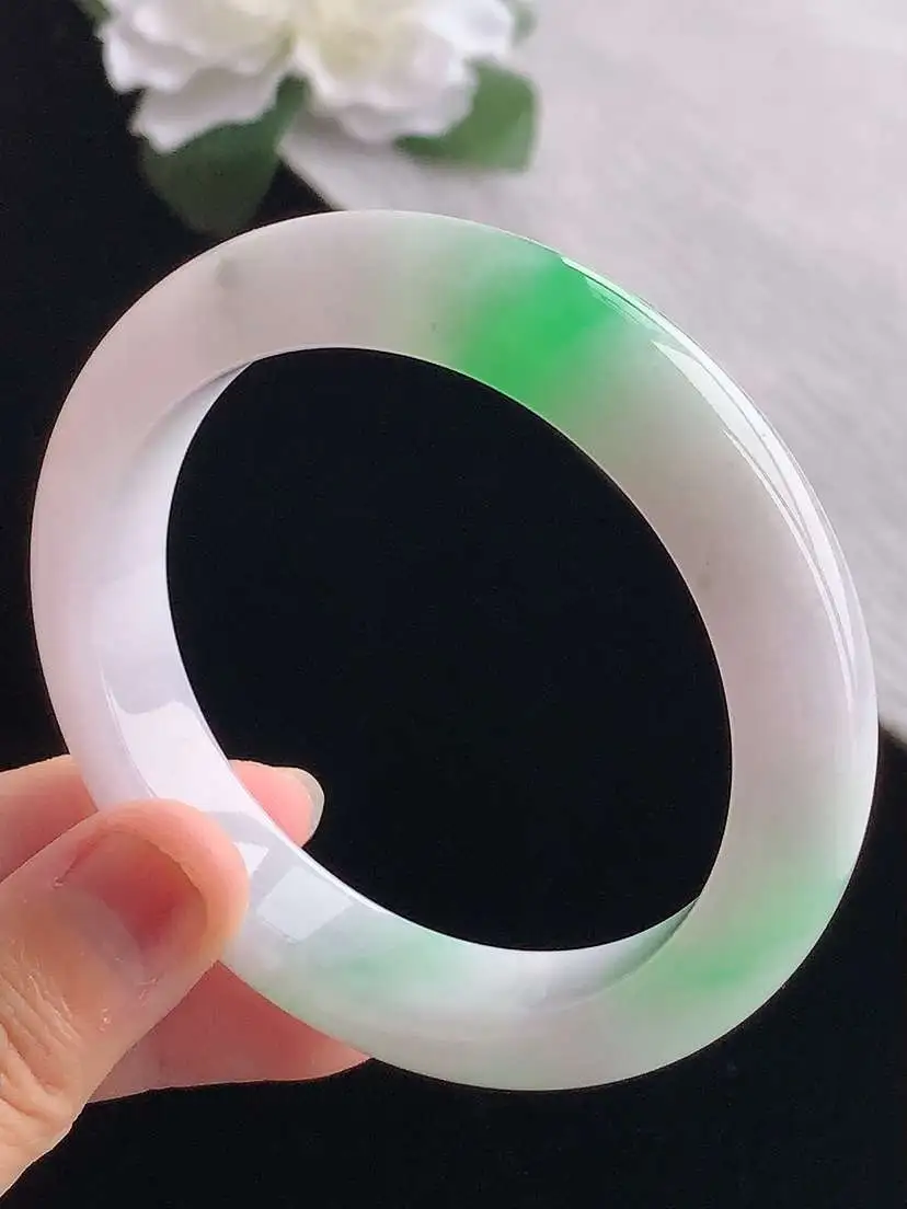 a货翡翠老坑冰种淡春彩淡紫罗兰飘绿正装正圈手镯57-58圈口  尺寸57.2×12×9mm 重量65