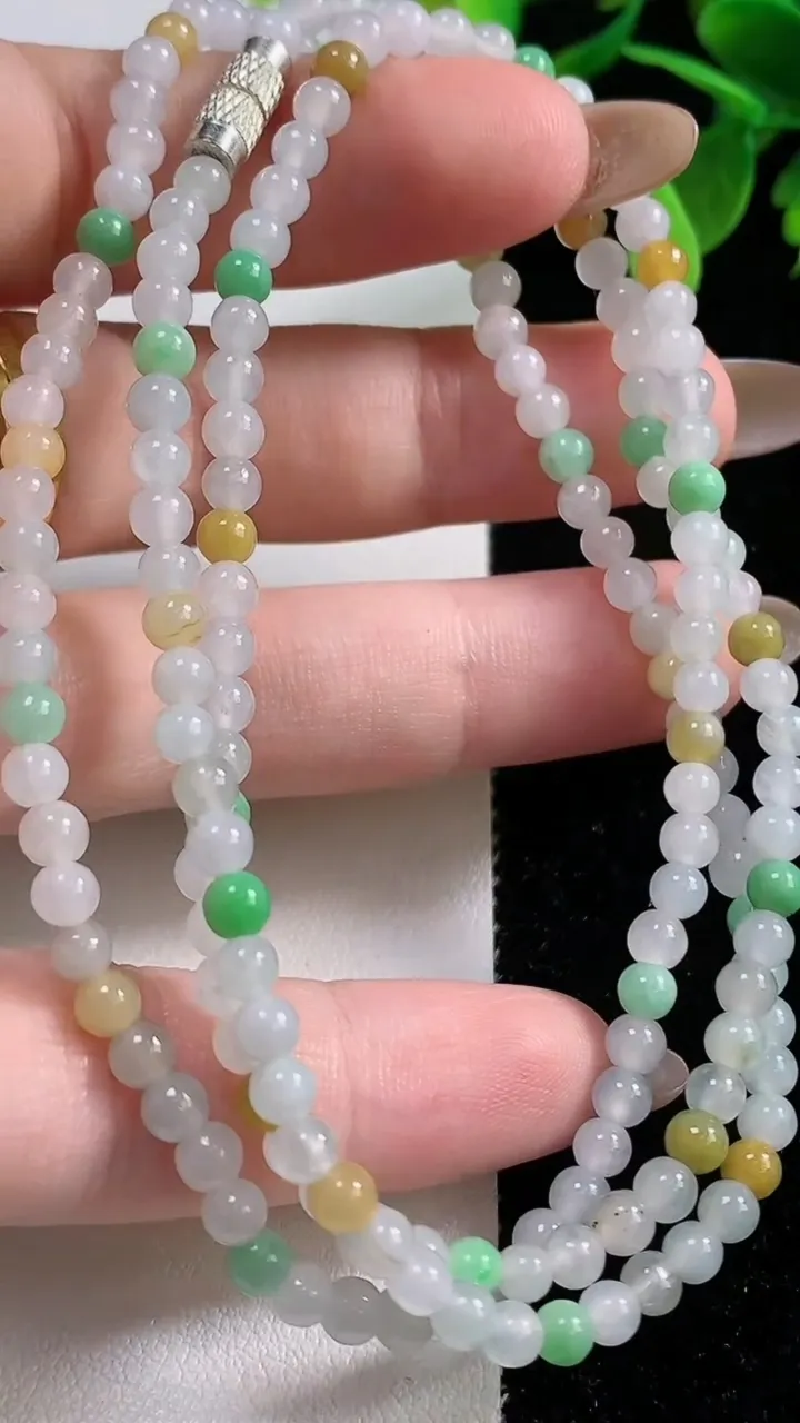 天然A货翡翠双彩小米珠项链，尺寸2.7-180颗，重量:16.74g11月4日
工厂直销收藏佳品,种好水足，色泽均匀，有种有色，上手高大气！