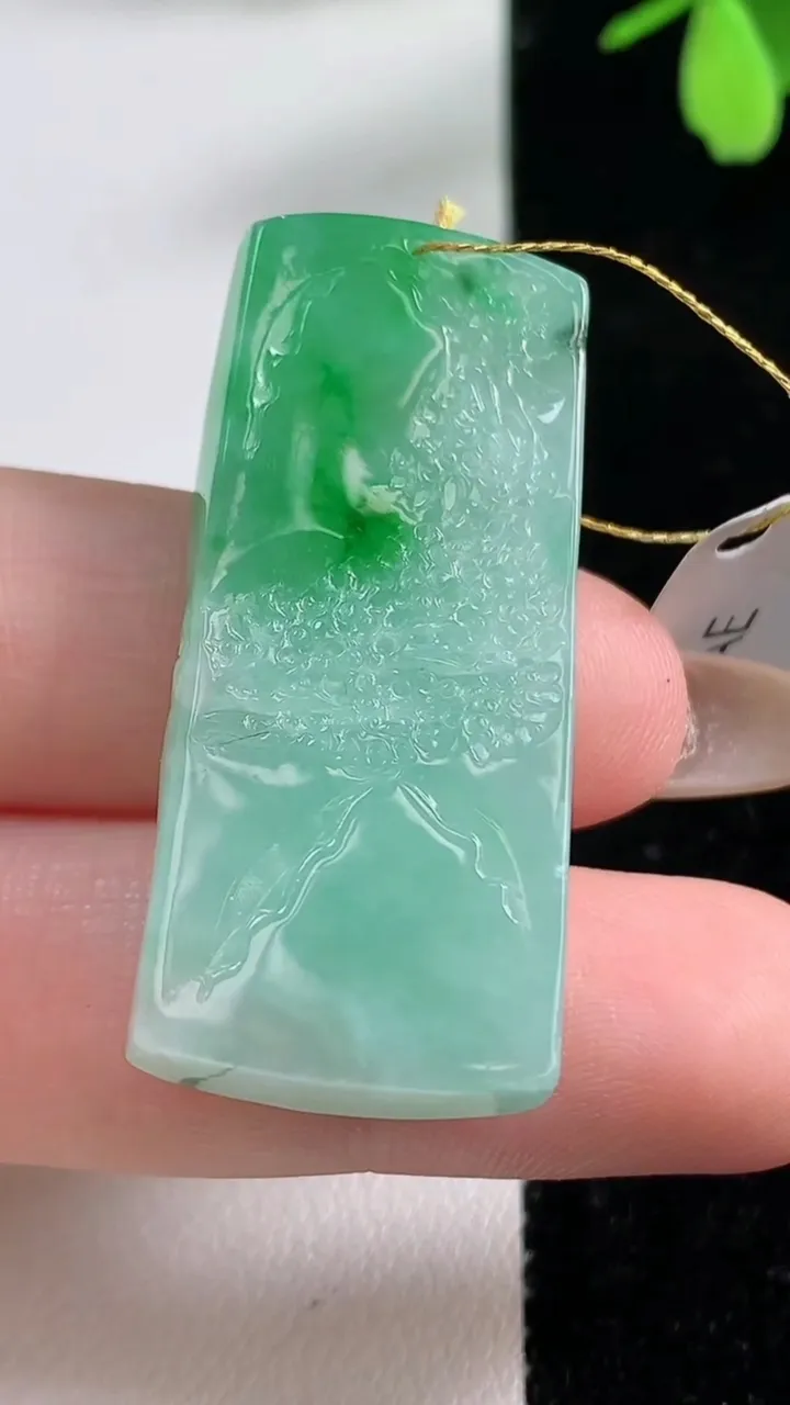 天然A货翡翠山水牌吊坠，尺寸40.5-17.9-7.6，重量:14.07g
11月4日