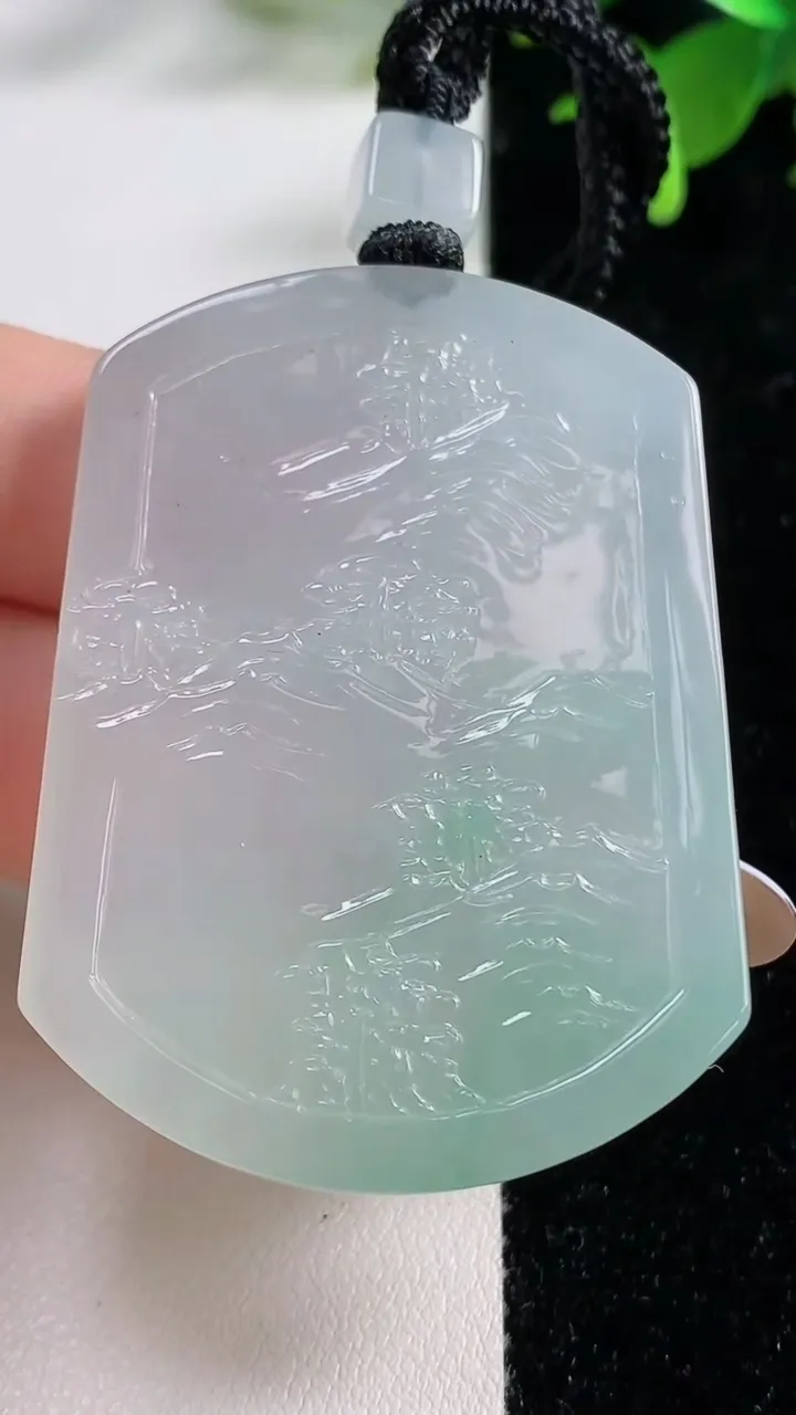 天然A货翡翠山水牌吊坠，尺寸52.2-38-5.8，重量:33.93g
11月4日