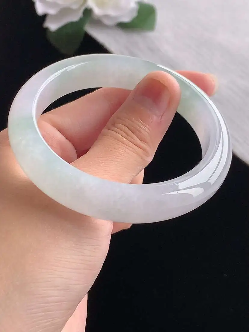 a货翡翠老坑冰种飘绿正装正圈手镯54-55圈口  尺寸54×12×8mm 重量53.03g 1103