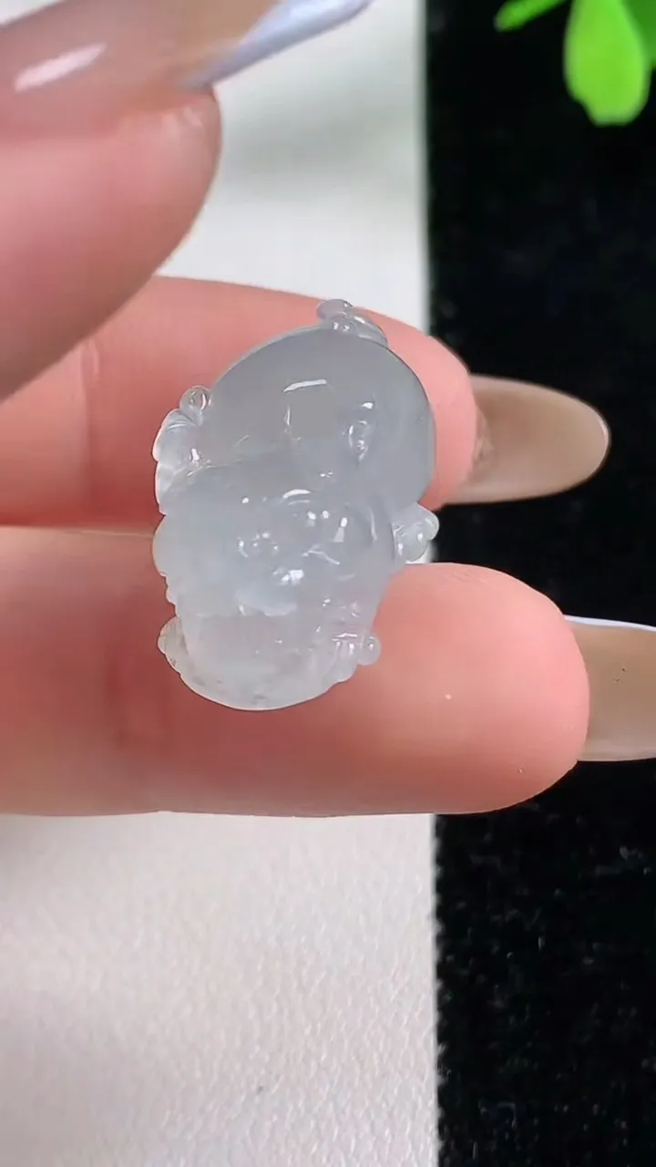 天然A货翡翠貔貅吊坠，尺寸23-12.3-10.8，重量:6.64g
11月4日