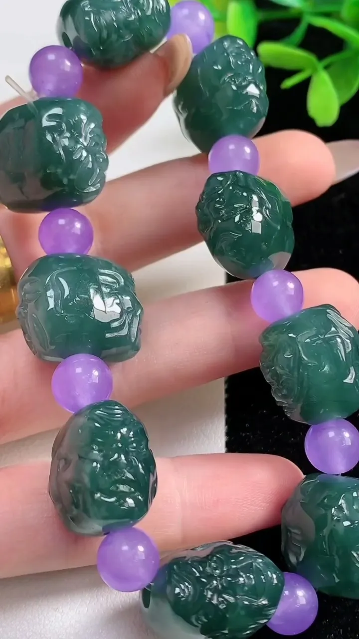 天然A货翡翠货蓝水罗汉头手串，尺寸17-19-13，重:69.83g11月4日
工厂直销收藏佳品,种好水足，色泽均匀，有种有色，上手高大气！