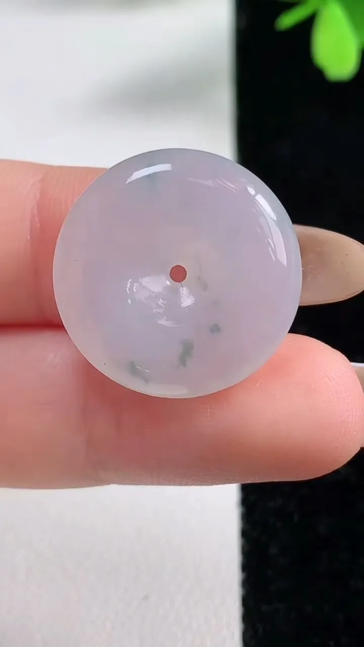 天然A货翡翠冰种飘花平安扣吊坠，尺寸21.6-5.3，重量:5.51g
11月4日