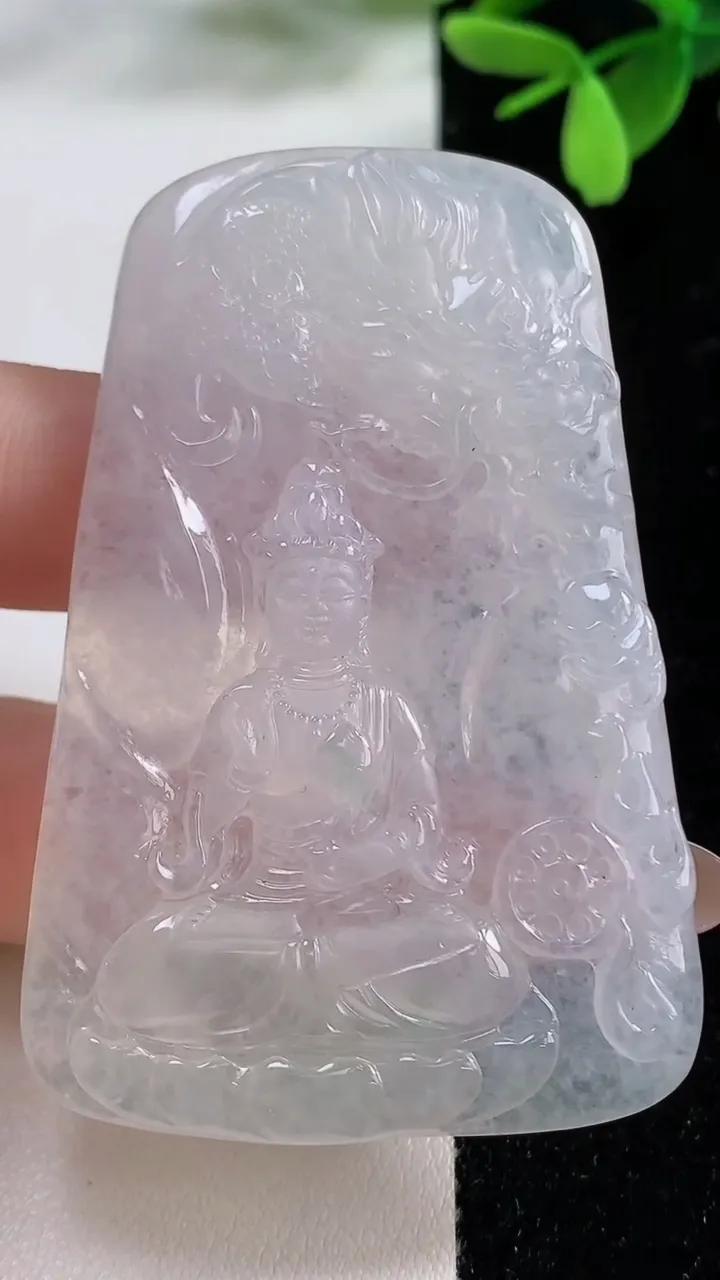 天然A货翡翠祥龙观音菩萨吊坠，尺寸62.5-41-6.1，重量:35.00g
11月4日