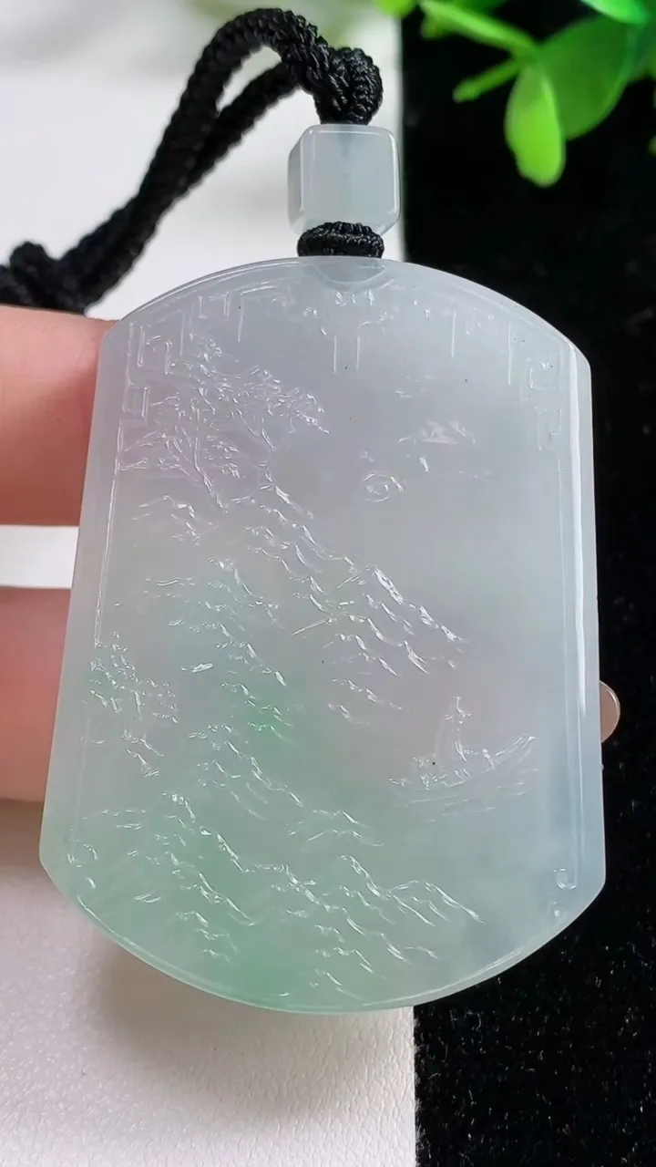 天然A货翡翠山水牌吊坠，尺寸52.2-38-5.8，重量:33.93g
11月4日