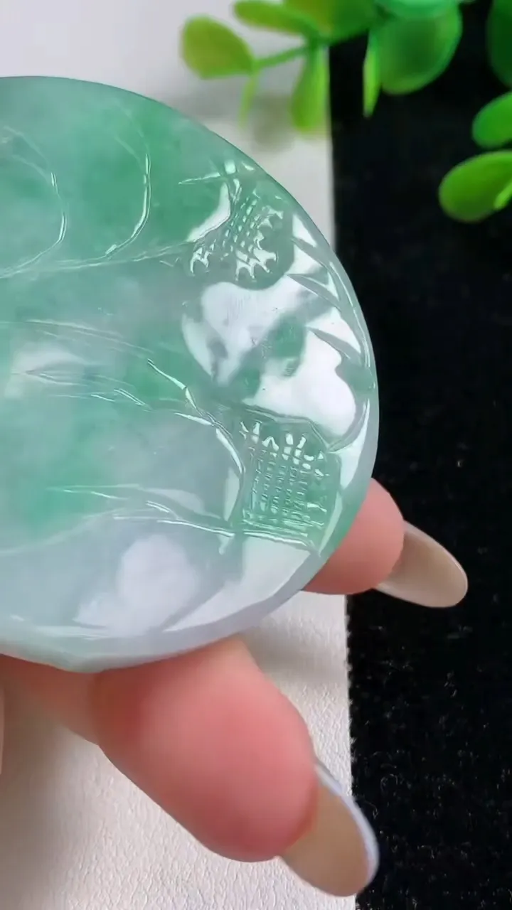 天然A货翡翠山水牌吊坠，尺寸53.9-13.8，重:77.57g
11月4日