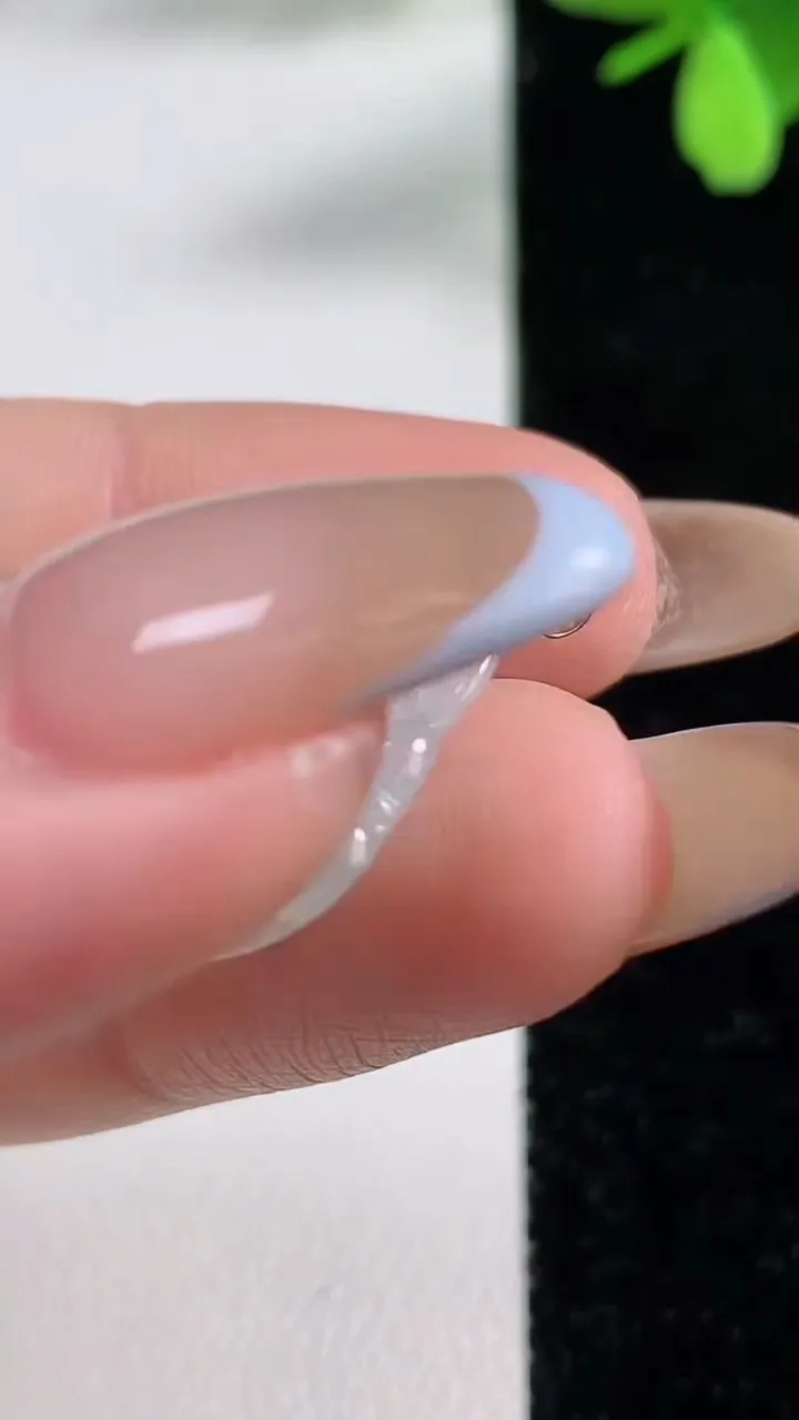 天然A货翡翠种白冰佛公吊坠，尺寸20-21.6-3.6，重量:2.61g
11月4日