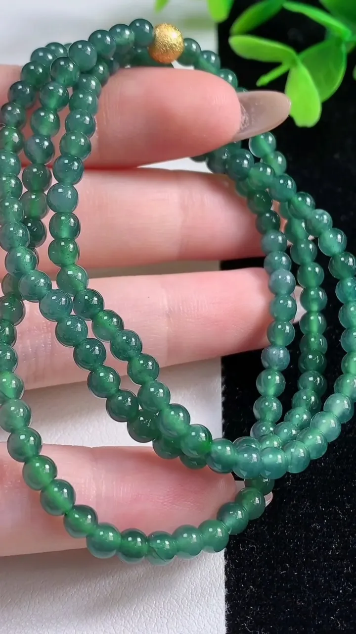 天然A货翡翠小米珠项链，尺寸4-132颗，重量:19.67g11月4日
工厂直销收藏佳品,种好水足，色泽均匀，有种有色，上手高大气！