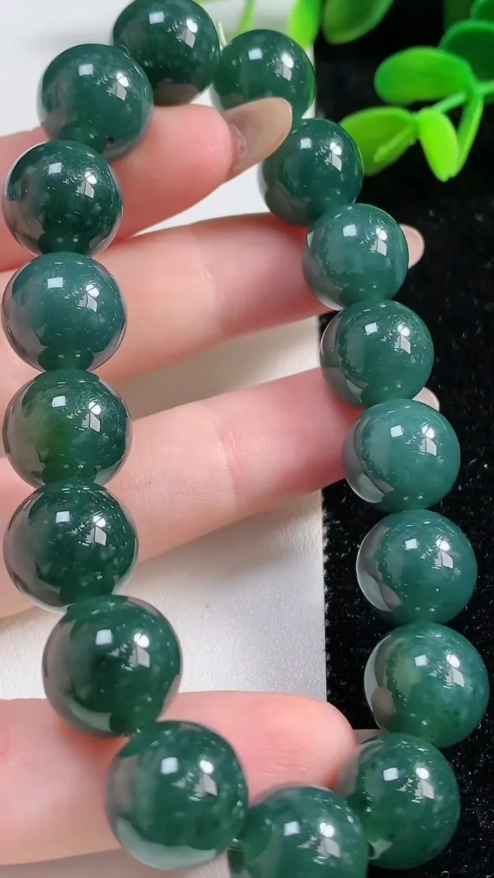 天然A货翡翠货蓝水圆珠手串，尺寸12.5，重:57.27g11月4日
工厂直销收藏佳品,种好水足，色泽均匀，有种有色，上手高大气！