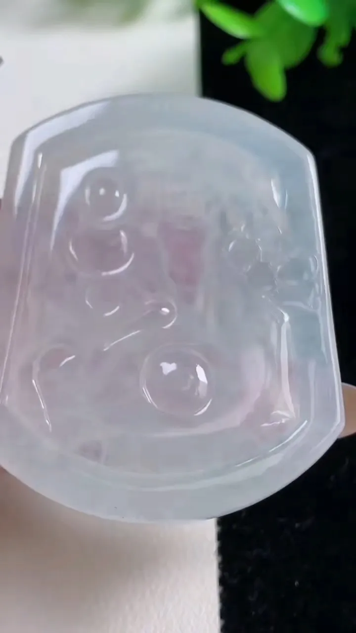 天然A货翡翠文殊菩萨吊坠，尺寸51.6-42-5.8，重量:26.45g
11月4日