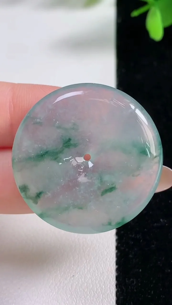 天然A货翡翠种飘花平安扣吊坠，尺寸33.2-5.7，重量:13.15g
11月4日