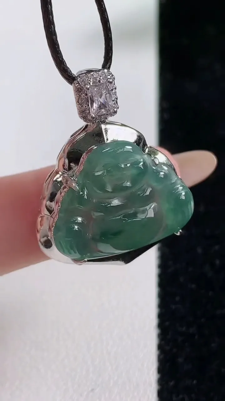 天然A货翡翠冰种蓝水佛公吊坠，尺寸28.7-23.5-9裸石15.6-20，重:6.02g
11月4