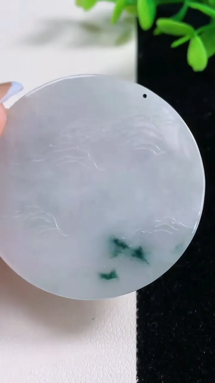 天然A货翡翠飘花山水牌吊坠，尺寸54.1-5.3，重:31.78g
11月4日