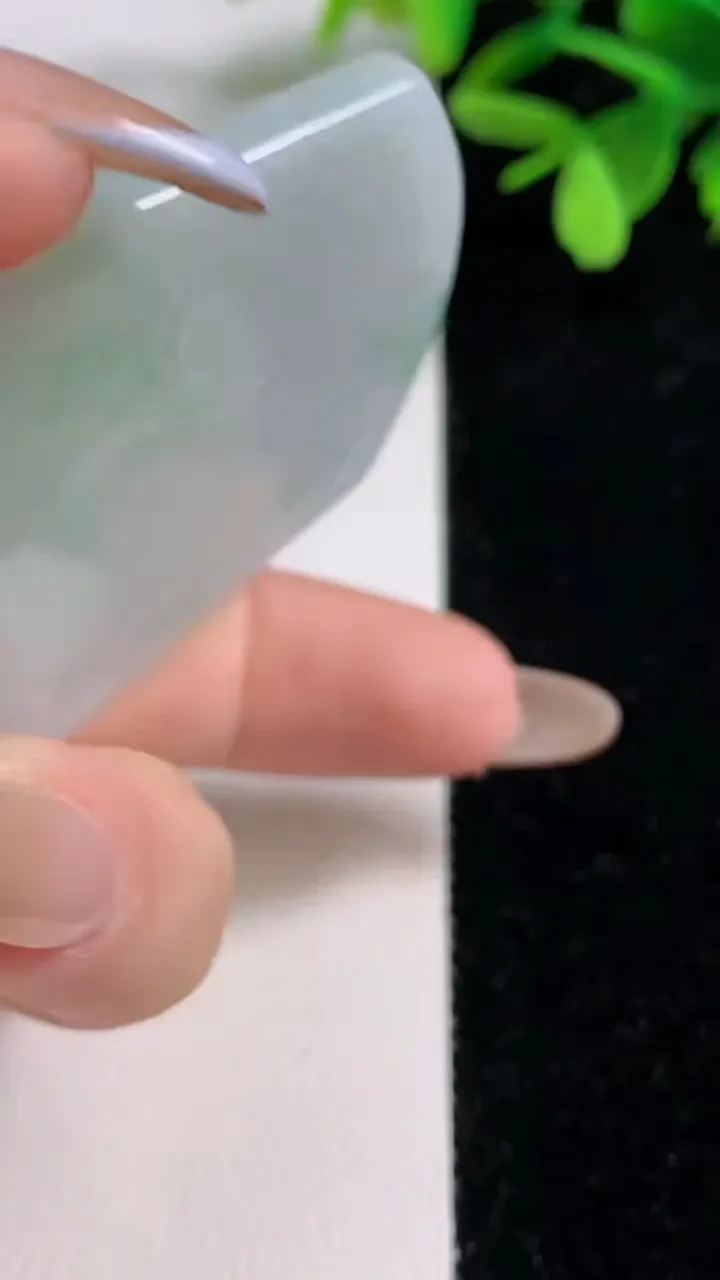 天然A货翡翠山水牌吊坠，尺寸69-49-4.5，重量:34.16g
11月4日