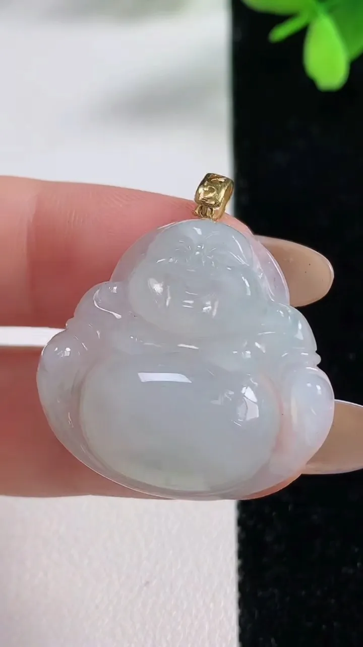 天然A货翡翠种白冰佛公吊坠，尺寸27-28.6-6.1，重量:6.64g
11月4日