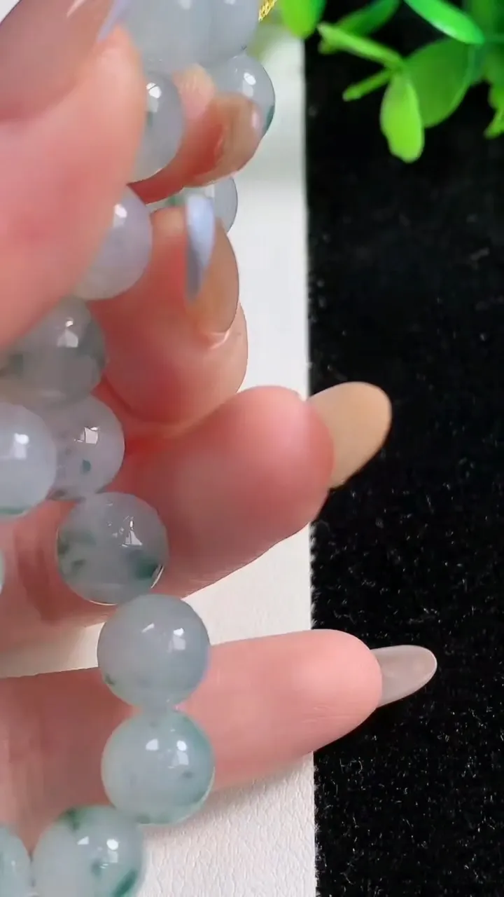 天然A货翡翠种飘花圆珠手串，尺寸10-19颗，重量:32.63g11月4日
工厂直销收藏佳品,种好水足，色泽均匀，有种有色，上手高大气！