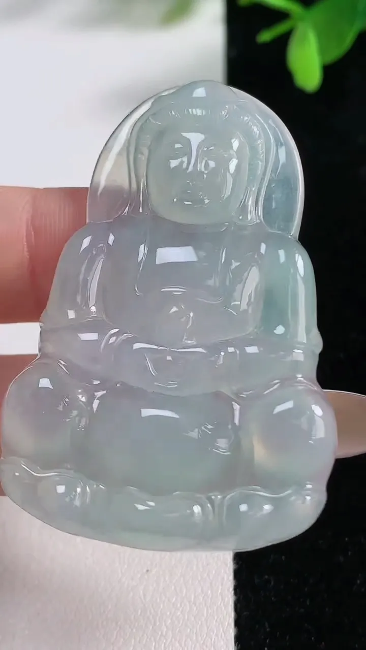 天然A货翡翠观音菩萨吊坠，尺寸51.7-34.5-5，重量:16.25g
11月4日