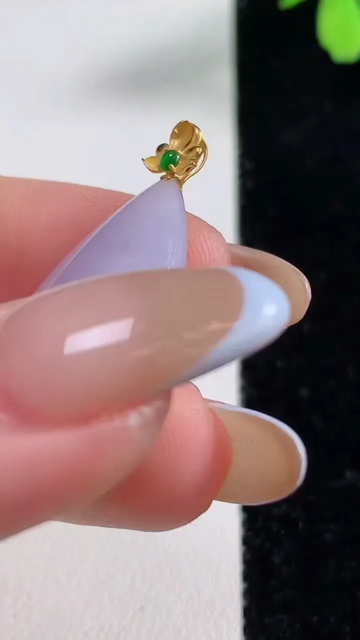 天然A货翡翠18K金紫罗兰水滴吊坠，尺寸26.4-17-6.2，重量:5.19g
11月4日