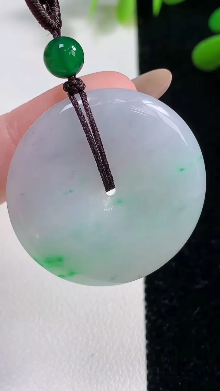 天然A货翡翠平安扣吊坠，尺寸34-5.5，重:13.05g
11月4日