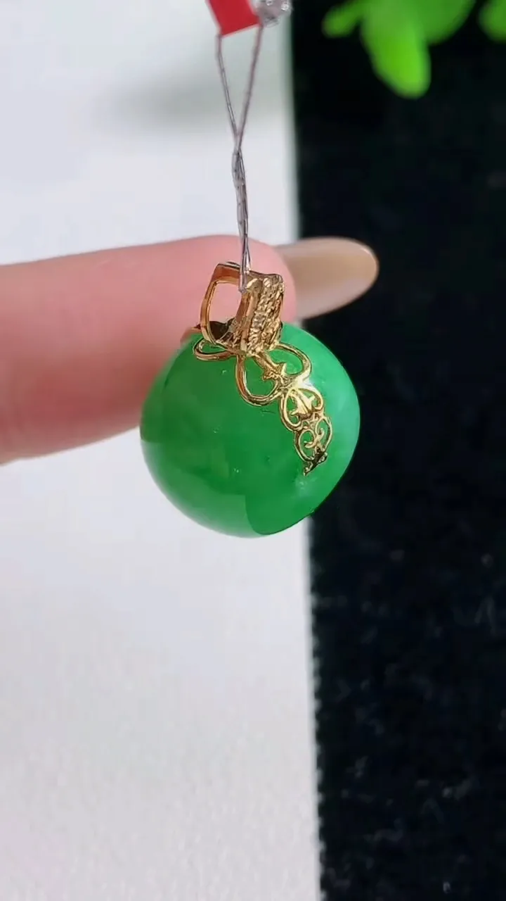 天然A货翡翠路路通吊坠，尺寸14-11.6，重量:5.78g
11月4日