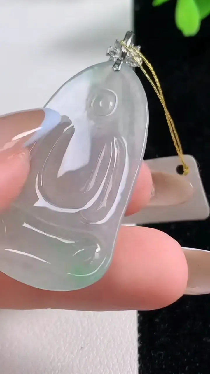 天然A货翡翠观音菩萨吊坠，尺寸41.7-22.3-5.9，重量:10.55g
11月4日
