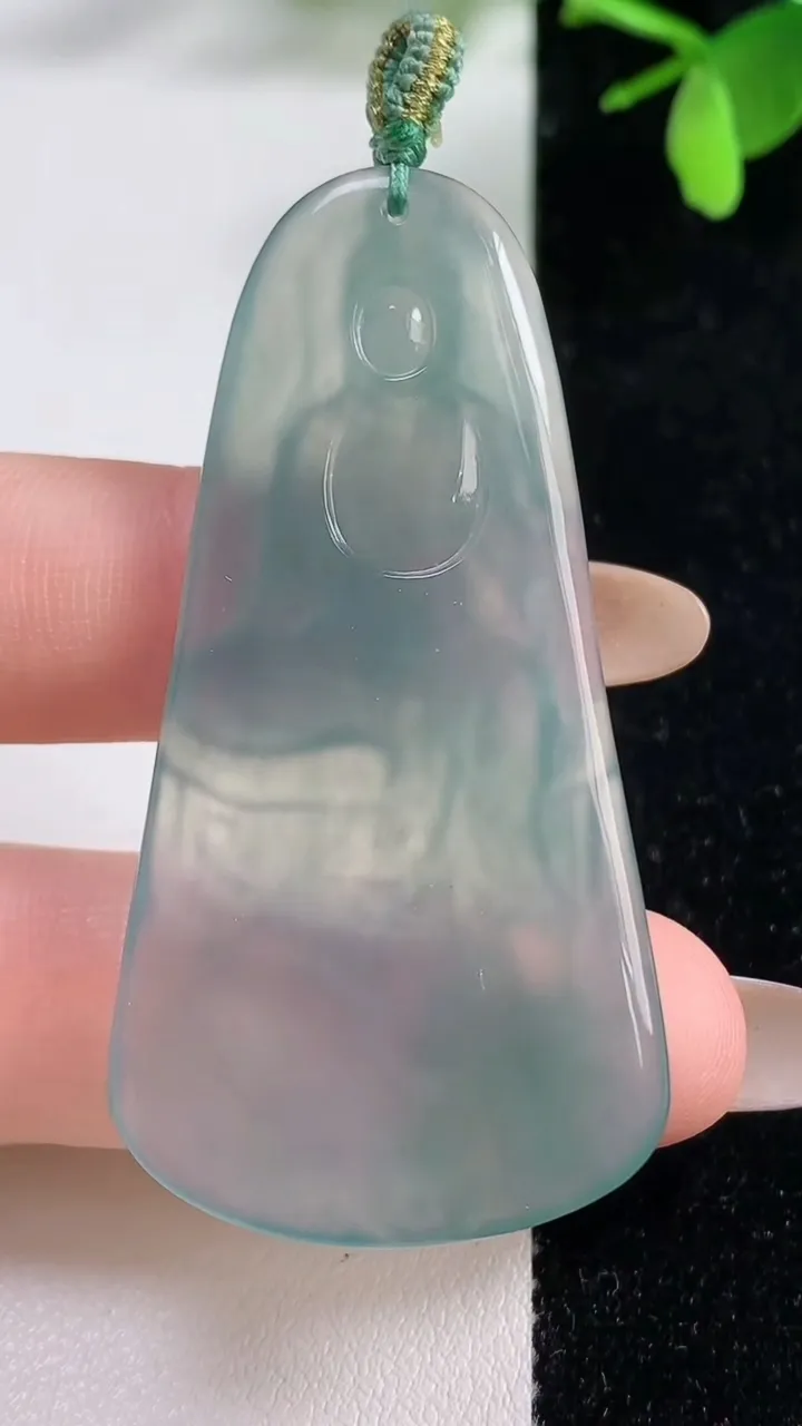 天然A货翡翠观音菩萨吊坠，尺寸56.8-28.2-4.1，重量:15.20g
11月4日