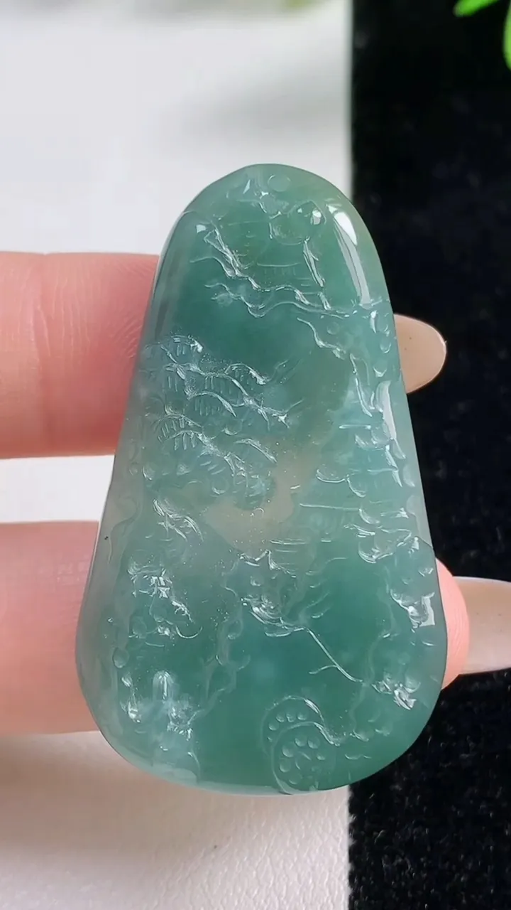 天然A货翡翠蓝水山水牌吊坠，尺寸45.2-26.5-5，重:12.80g
11月4日