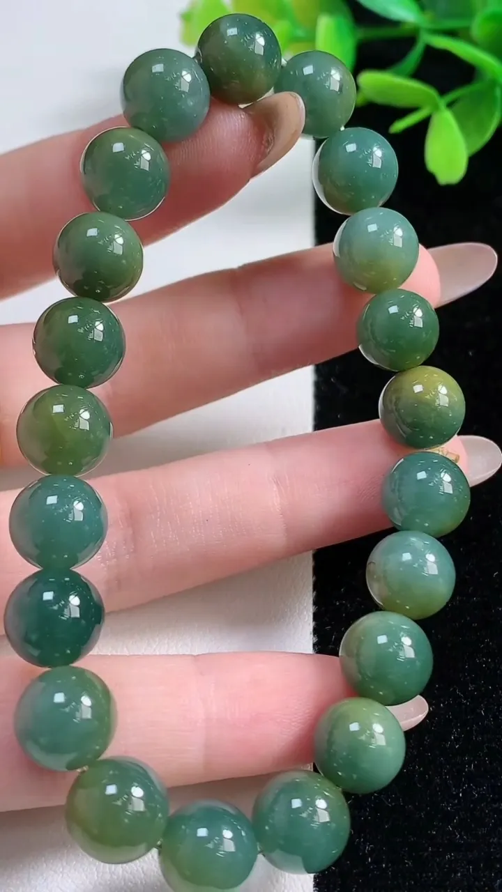 天然A货翡翠货蓝水双彩圆珠手串21颗，尺寸9.8，重:33.51g11月4日
工厂直销收藏佳品,种好水足，色泽均匀，有种有色，上手高大气！