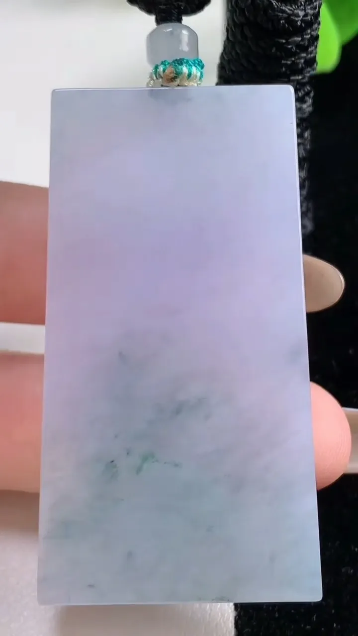 天然A货翡翠紫罗兰飘花无事牌吊坠，尺寸55.6-29.5-5.3，重量:31.51g
11月4日