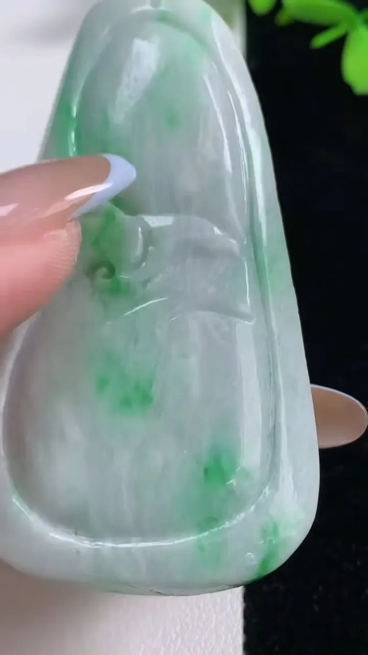 天然A货翡翠山水牌吊坠，尺寸69.5-39-9.2，重:41.72g
11月4日