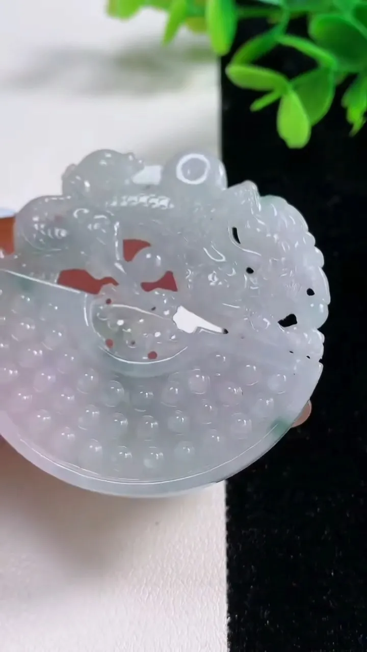 天然A货翡翠飘花复古龙牌吊坠，尺寸53.5-54.6-6.3，重量:28.62g
11月4日