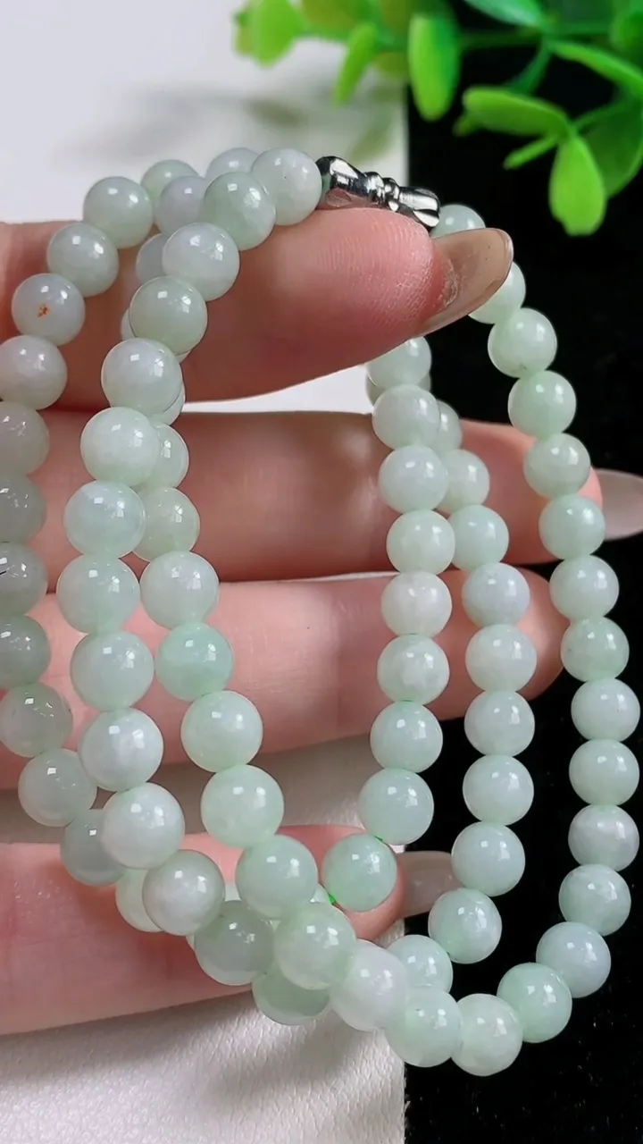 天然A货翡翠圆珠项链，尺寸6-87颗，重:32.87g
11月4日