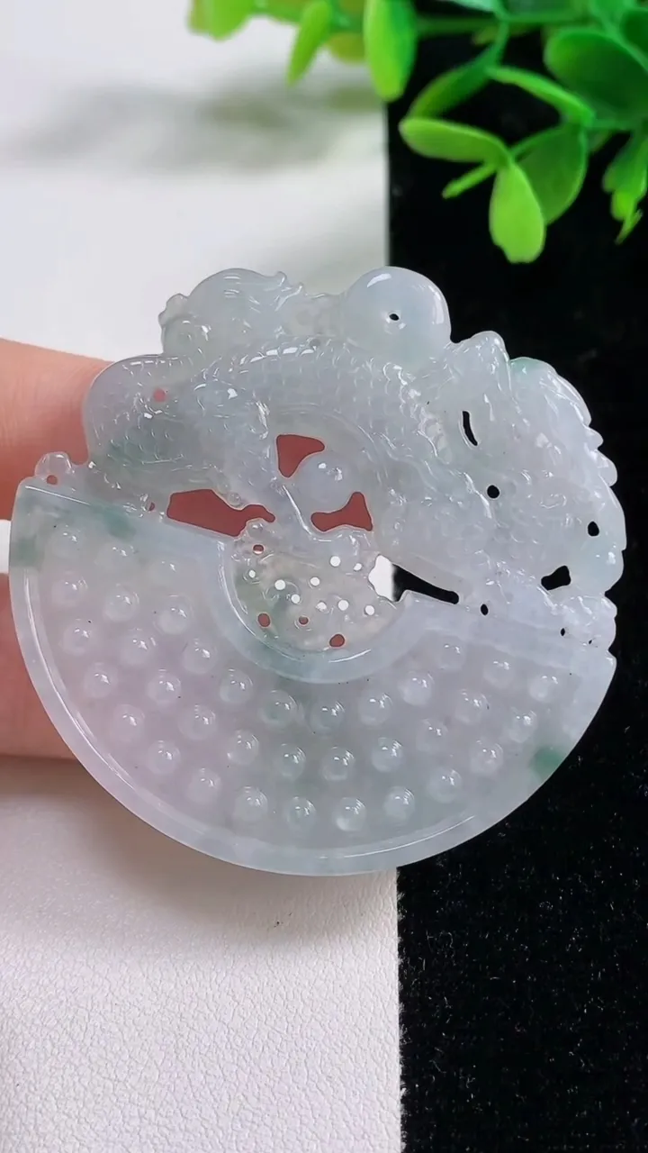 天然A货翡翠飘花复古龙牌吊坠，尺寸53.5-54.6-6.3，重量:28.62g
11月4日