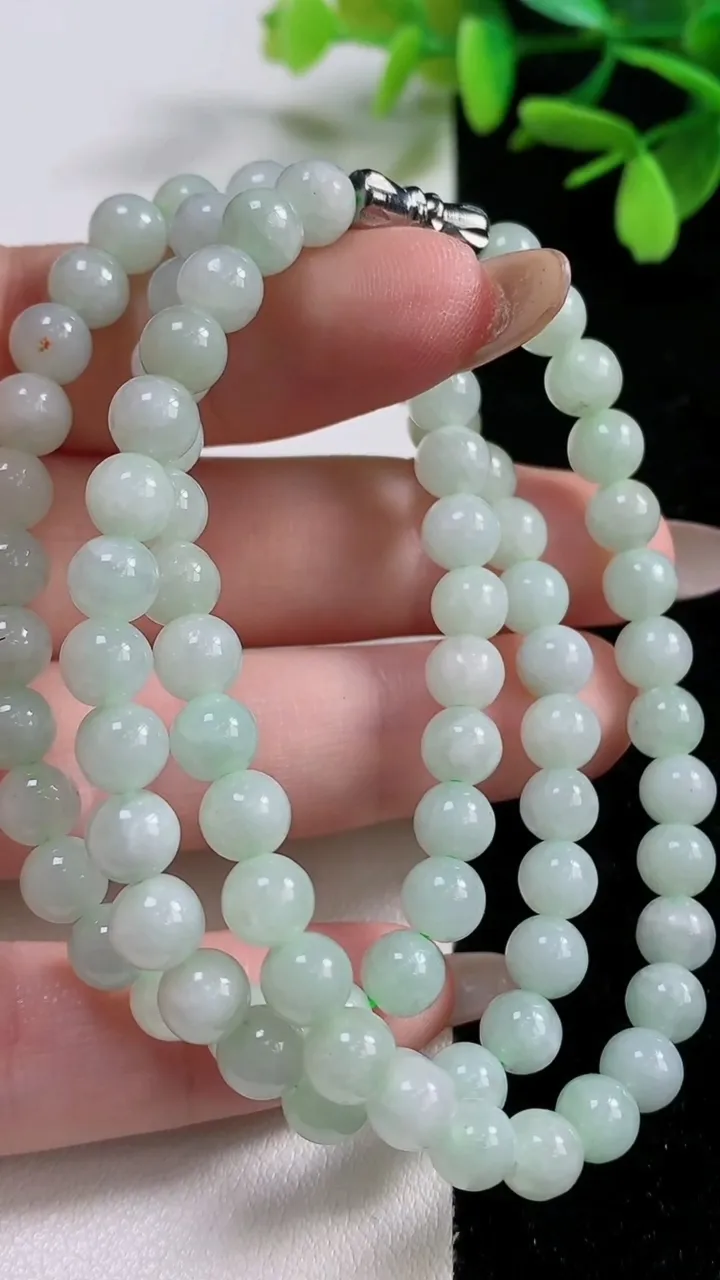 天然A货翡翠圆珠项链，尺寸6-87颗，重:32.87g
11月4日