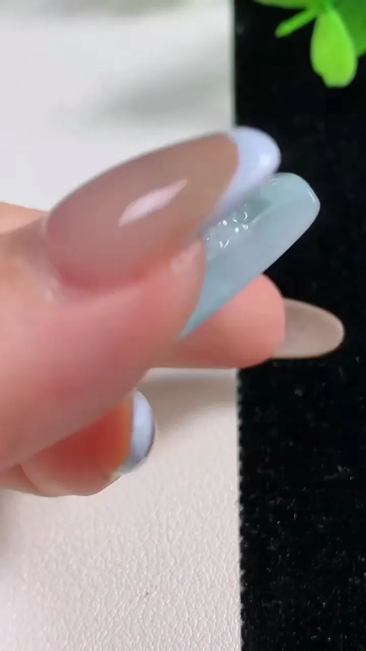 天然A货翡翠飘花虚空藏菩萨吊坠，尺寸45.4-31.8-6，重量:16.08g
11月4日