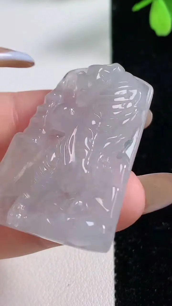 天然A货翡翠生肖虎吊坠，尺寸39-27.6-5.6，重量:12.16g
11月4日