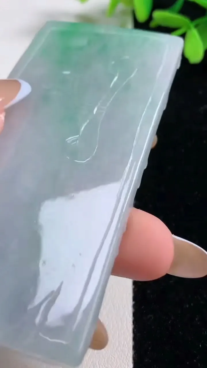 天然A货翡翠山水牌吊坠，尺寸80-43.5-7，重:59.90g
11月4日