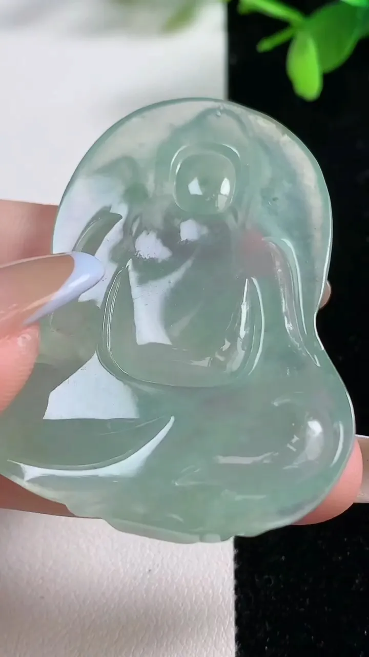 天然A货翡翠大势至菩萨吊坠，尺寸55-39.8-5.9，重量:23.21g
11月4日
