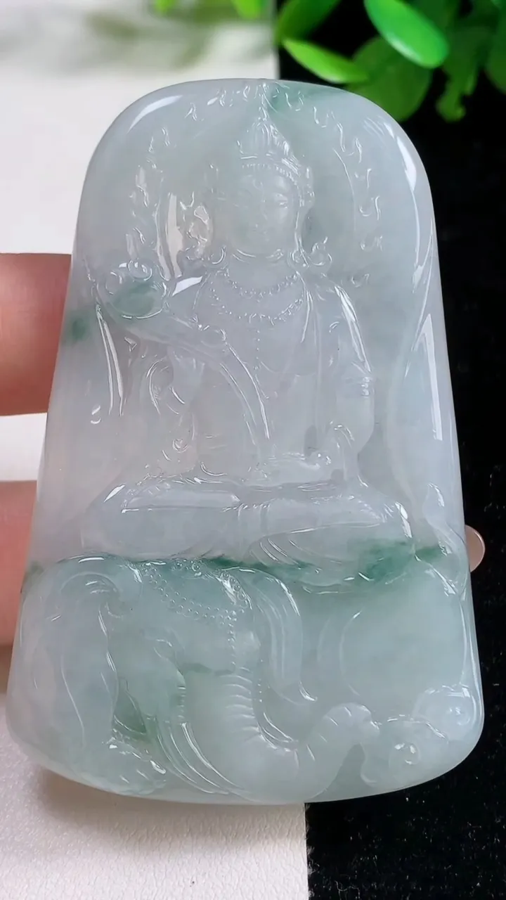 天然A货翡翠冰种飘花普贤菩萨吊坠，尺寸68.8-43.4-5.7，重量:37.62g
11月4日