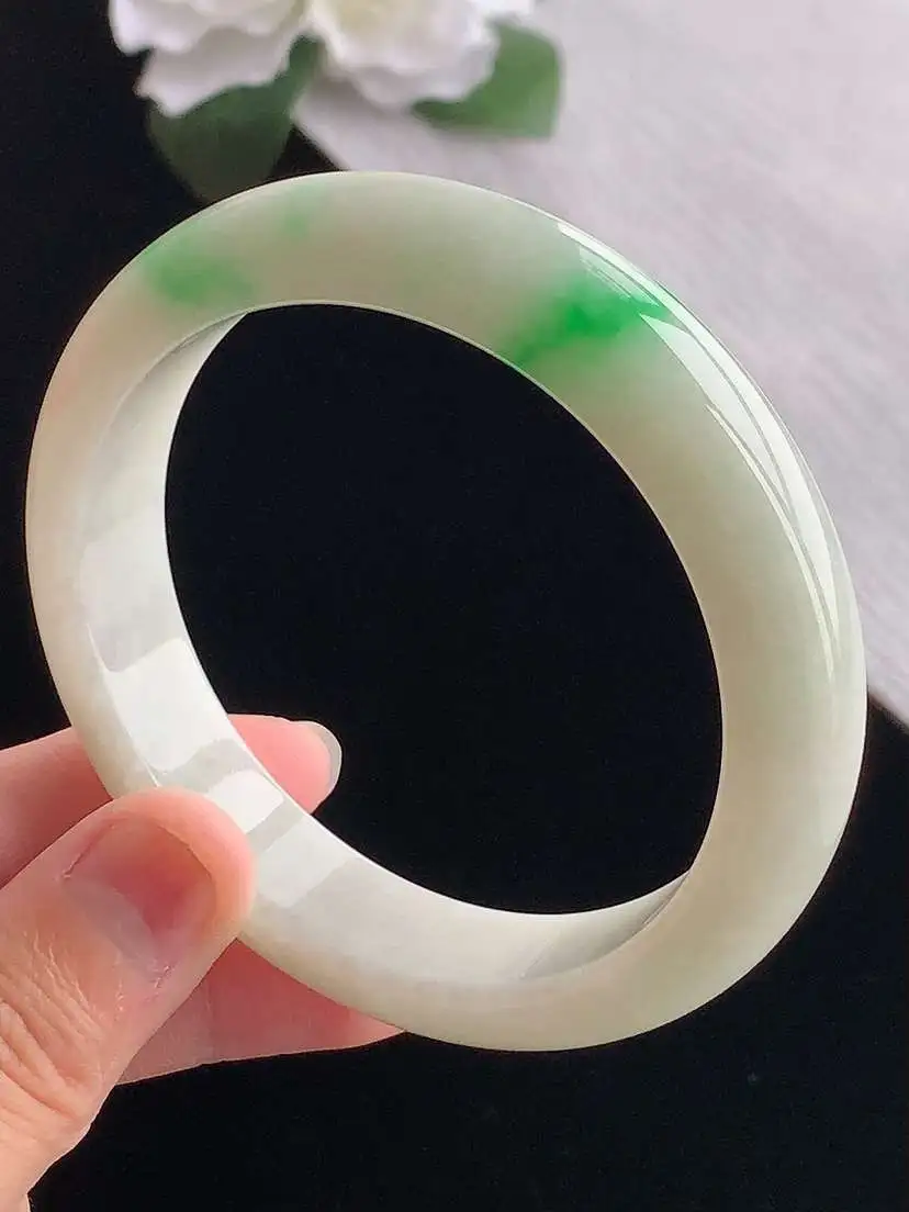 a货翡翠老坑冰润飘绿正装正圈手镯59-60大圈口  尺寸59×13.8×8mm 重量67.32g 1