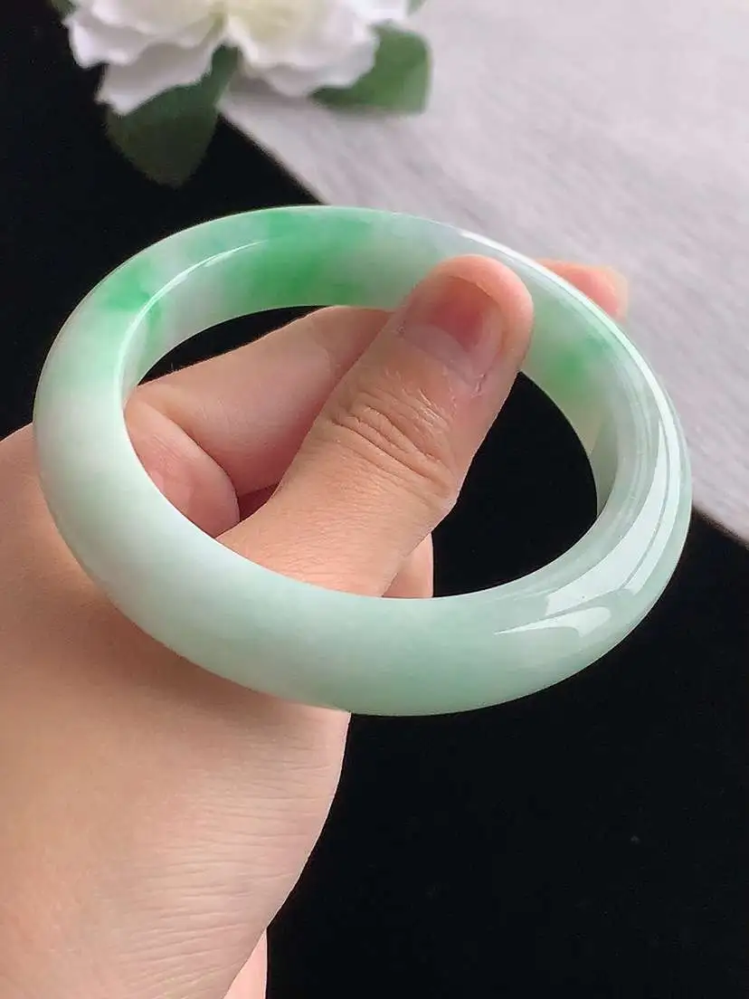 a货翡翠老坑冰种飘绿厚装正装正圈手镯55-56圈口 尺寸55.5×11×9.8mm 重量64.96g 1103