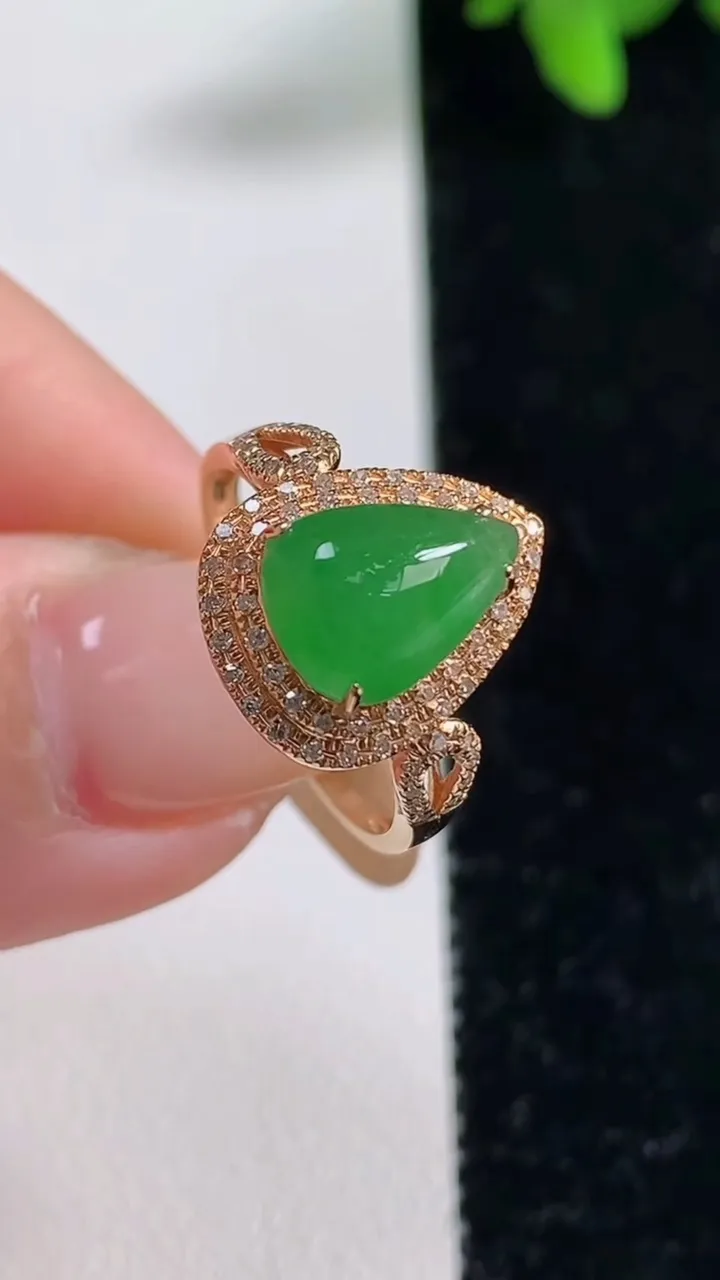 天然A货翡翠水滴戒指，尺寸17.3-10-7.5，重量:2.39g2025年11月4日
工厂直销收藏
