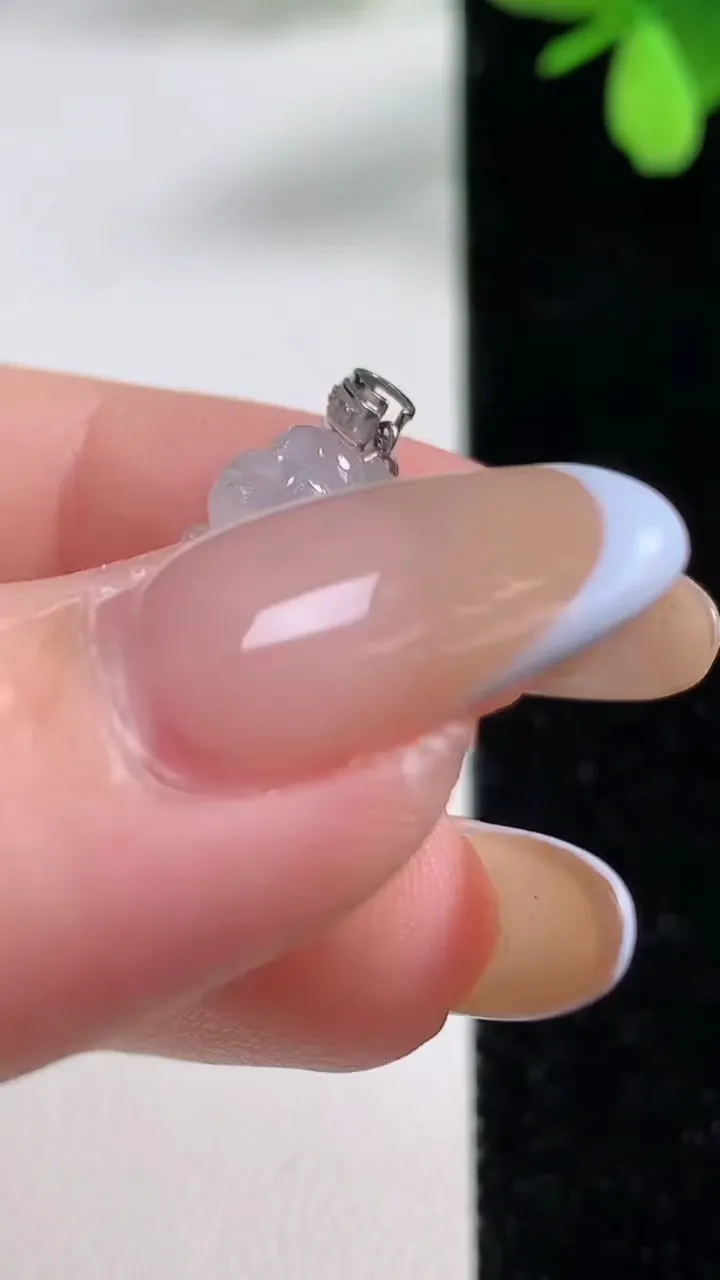 天然A货翡翠种白冰站佛 佛公吊坠，尺寸20.8-13-6.7，重量:3.25g
11月4日