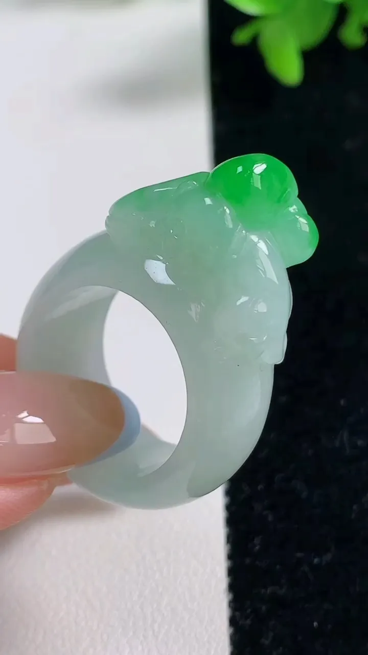 天然A货翡翠生肖猴指环 扳指，尺寸19.4-21.2-9.4-16.6，重量:15.46g2025年
