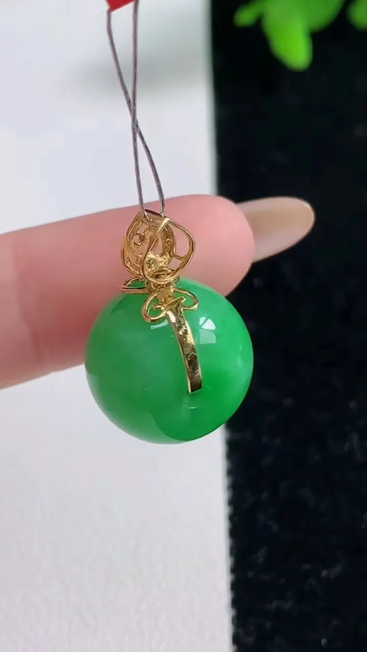 天然A货翡翠路路通吊坠，尺寸14-11.6，重量:5.78g
11月4日